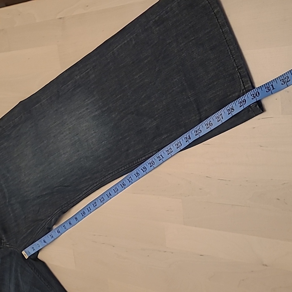 LIKE NEW Levi's 559 Relaxed Straight Medium Wash Mens Jeans - Picture 13 of 14
